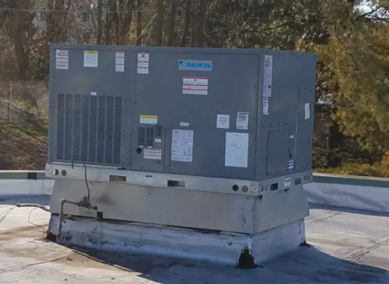 commercial rooftop HVAC unit installed on building roof air conditioning and ventilation system